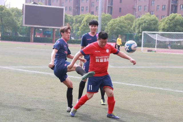 许尔策勒强调主场氛围的重要性，全力备战欧战关键战役